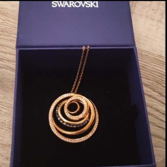 Swarovski Dynamic 5 Circle Crystal Pendant Necklace ✨️ - Picture 2 of 8
